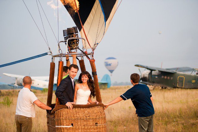 весілля на повітряній кулі