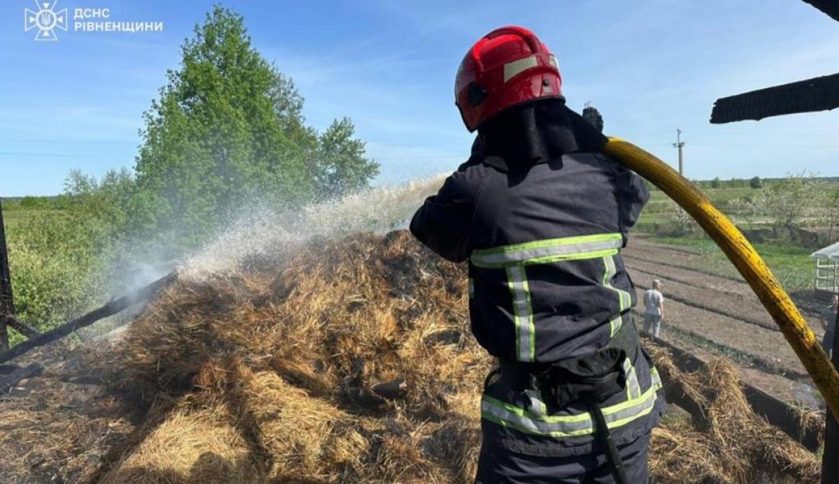 Рятувальники загасили пожежу у приватному господарстві на Сарненщині